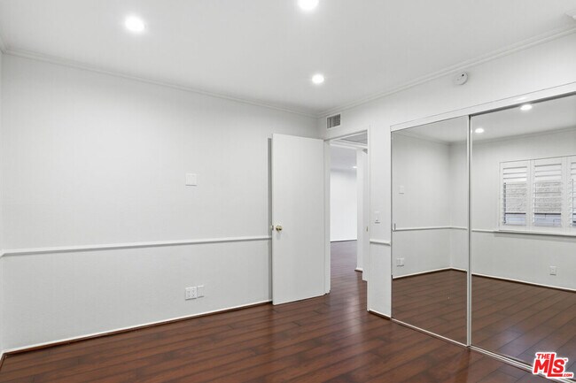 Building Photo - 2940 N Verdugo Rd