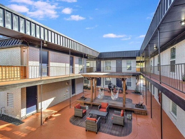 Building Photo - 2410 Longview St