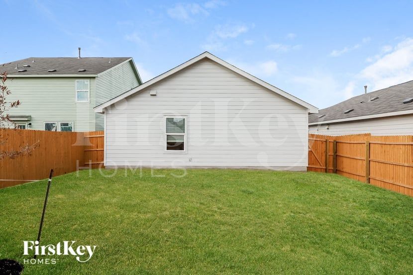 Building Photo - 10407 McClintock Dr