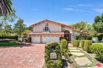 Building Photo - 1515 Outlook Cir