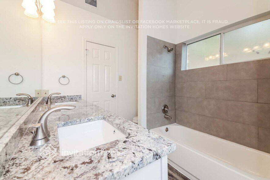 Building Photo - 7818 Spinnaker Cove