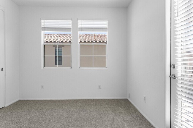 Building Photo - AVAILABLE NOW! GORGEOUS 3 BED / 2.5 BATH in Campanile in Cathedral City!