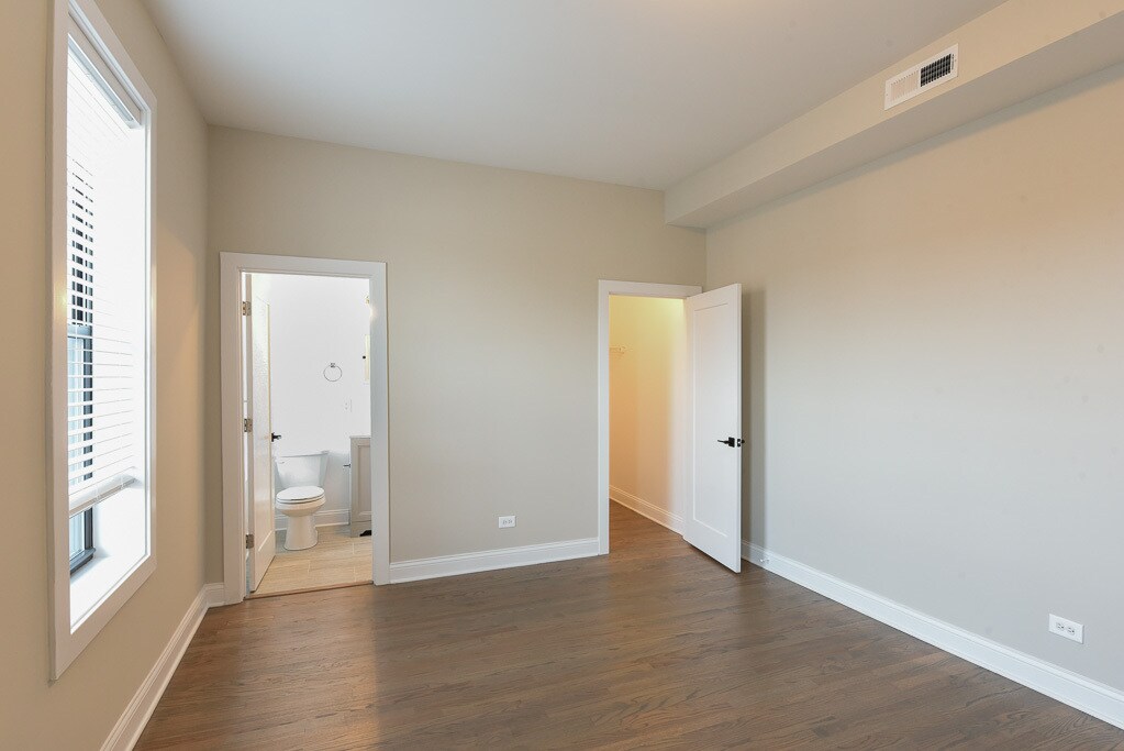 Building Photo - 3405 W Fullerton Ave