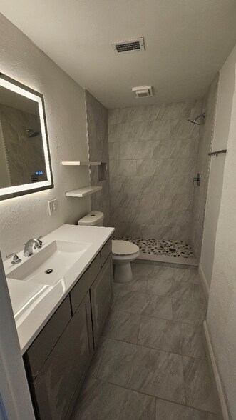 Building Photo - 4903 Catalina Dr