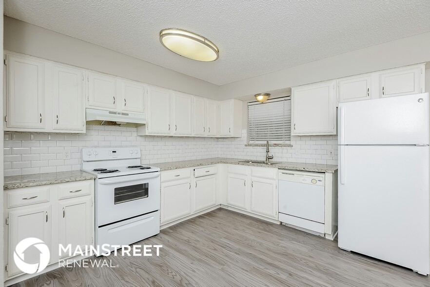 Building Photo - 6400 Rock Springs Dr