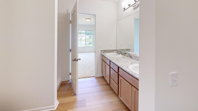 Building Photo - 5391 Swan Dr