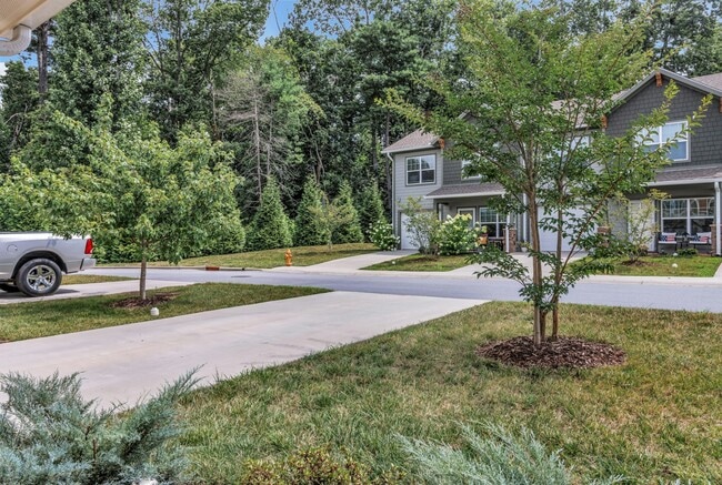 Building Photo - 1216 Pauline Trail Dr