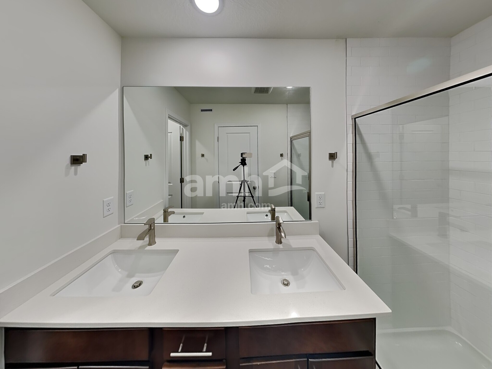 Building Photo - 11032 S Blue Bayou Dr