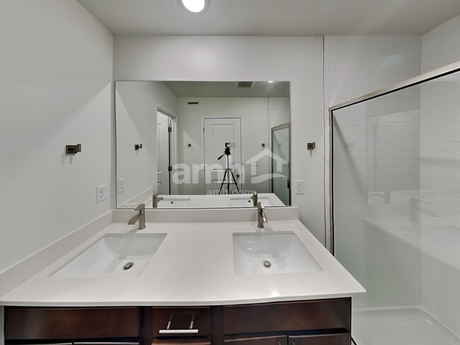 Building Photo - 6082 S Jordan Pkwy W