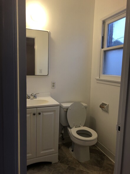 Bathroom view 1 - 1254 14th St
