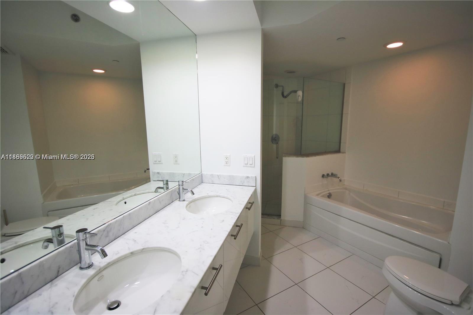 Building Photo - 500 Brickell Ave