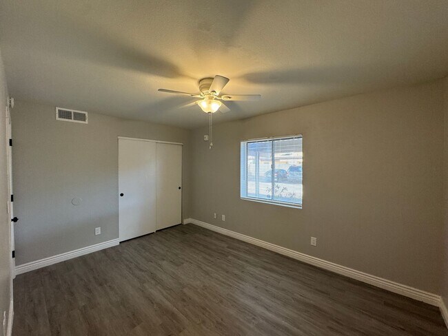 Building Photo - 2 Bedroom in the El Tovar Condominiums Nea...