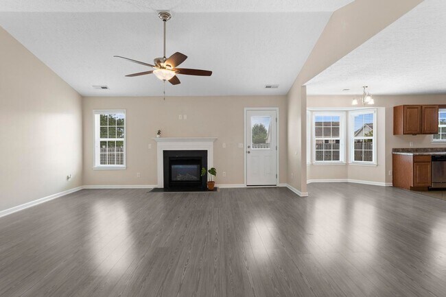 Building Photo - House with Fenced Back Yard Available!