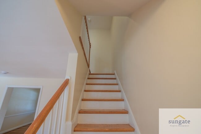 Building Photo - 1444 Meridene Dr