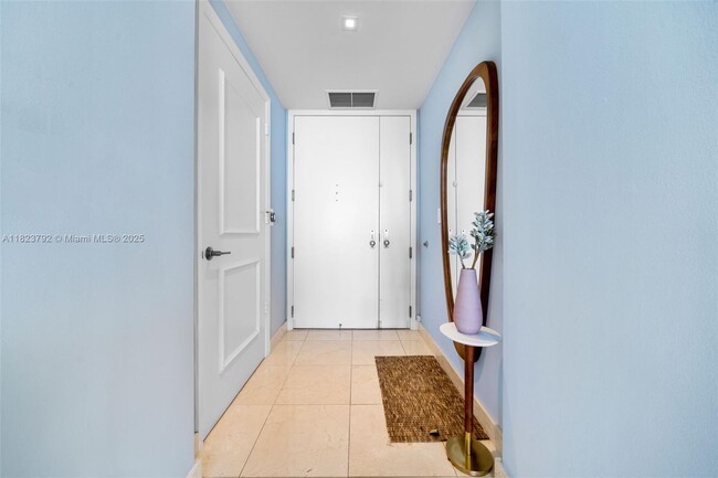 Building Photo - 848 Brickell Key Dr