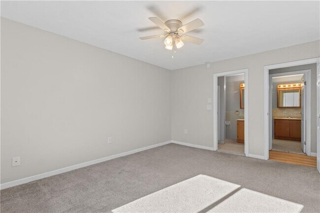 Building Photo - 752 QUAKER Ln