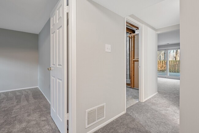 Building Photo - 10661 High Beam Ct