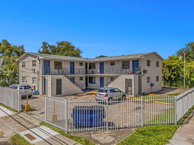 Building Photo - 310 NE 78th St