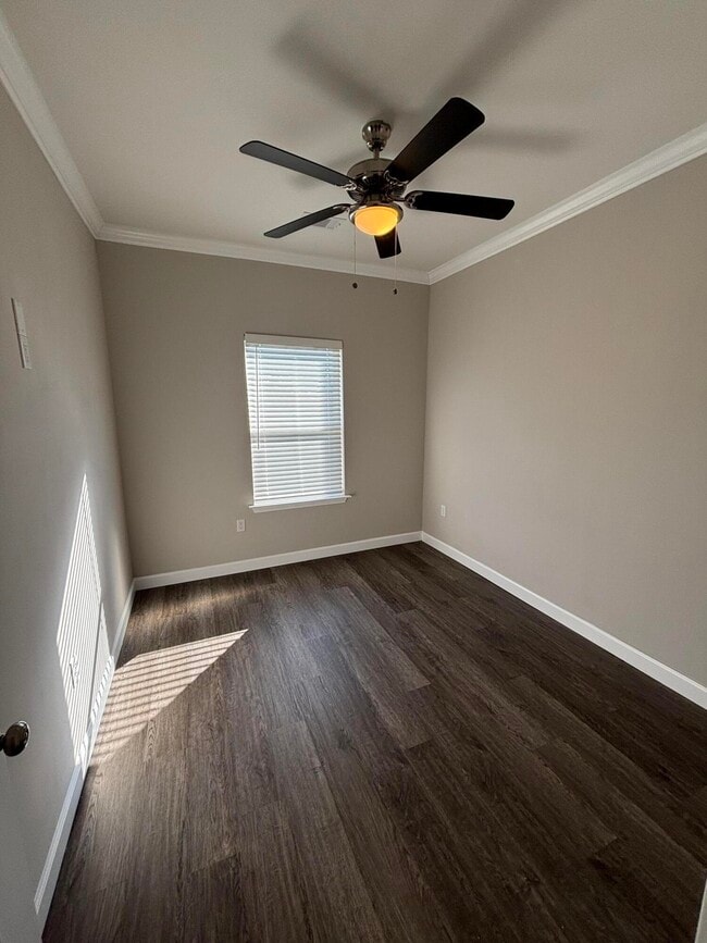 Building Photo - 1824 Stable Ln