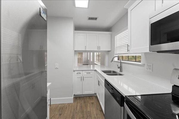 Building Photo - 5278 Treetops Dr