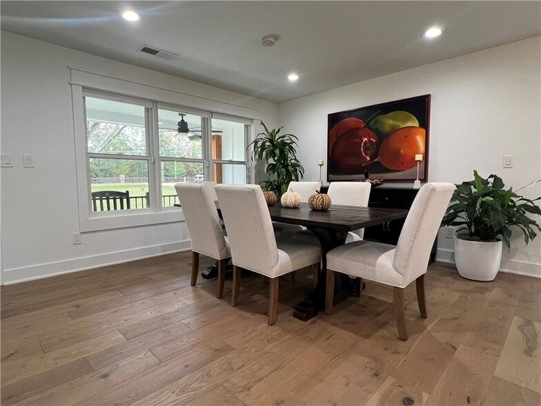 Building Photo - 862 W Sandtown Rd SW