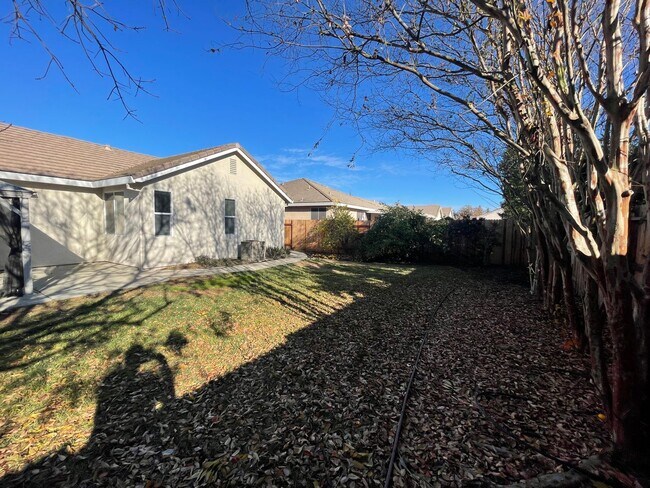 Building Photo - 5200 Fox Trotter Way