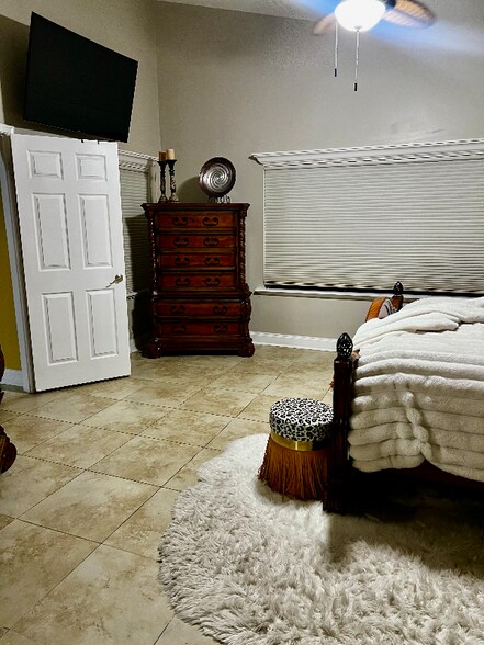 Building Photo - 190 Temple Ave