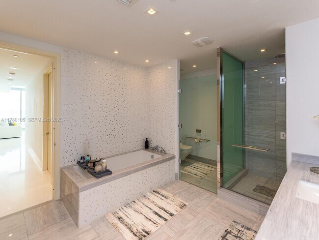 Building Photo - 16901 Collins Ave