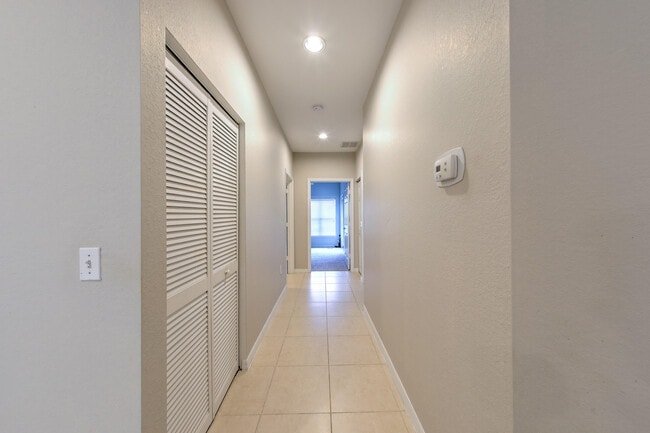Building Photo - 1868 S Dovetail Dr