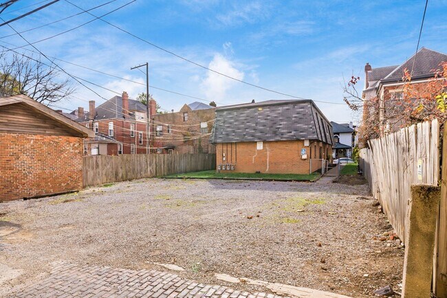 Building Photo - 1170 Bryden Rd