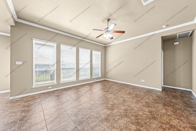 Building Photo - 5607 Blackstone Dr