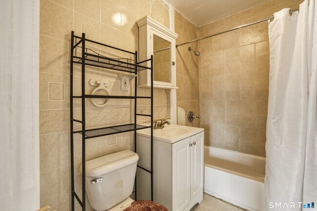 Building Photo - 957 William St