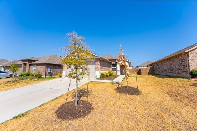 Building Photo - 5828 Roderick Dr