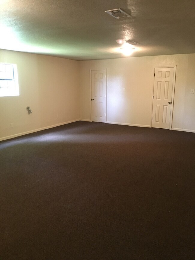 Building Photo - Section 8 only