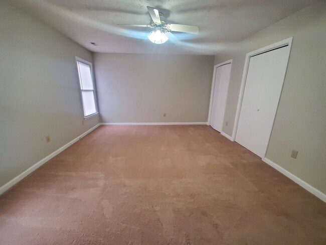 Building Photo - 909 Benevente Loop