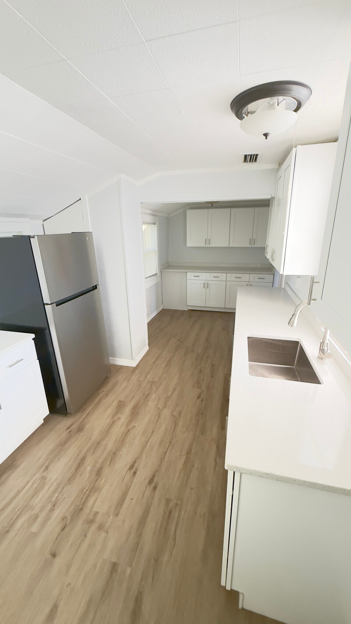 Kitchen - 136 S Peninsula Dr