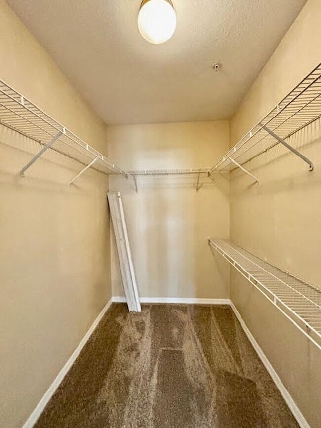 Building Photo - Awesome 3/2 Condo w/ a garage Gate Parkway...