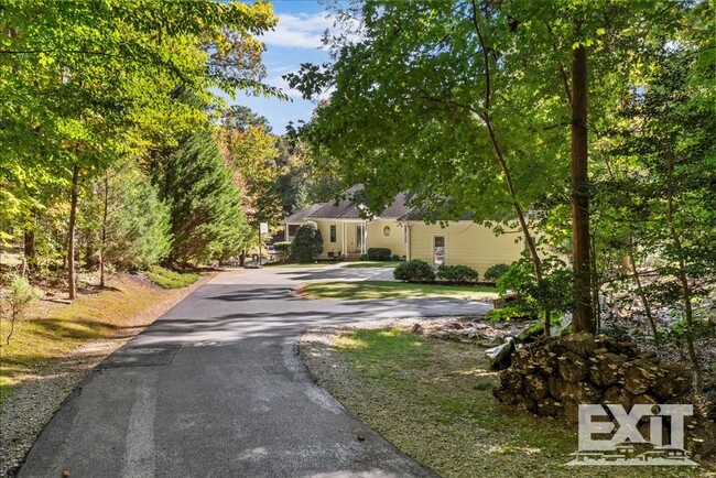 Building Photo - Incredible Lake House in Gaston Heights