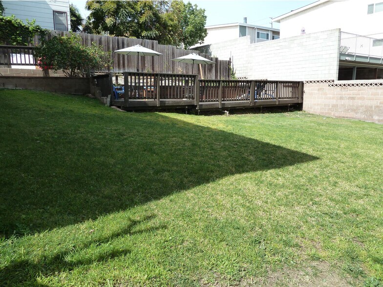 Building Photo - 2207 Carnegie Ln