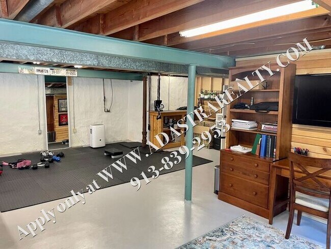 Building Photo - Beautiful Ranch Home in Shawnee-Available ...