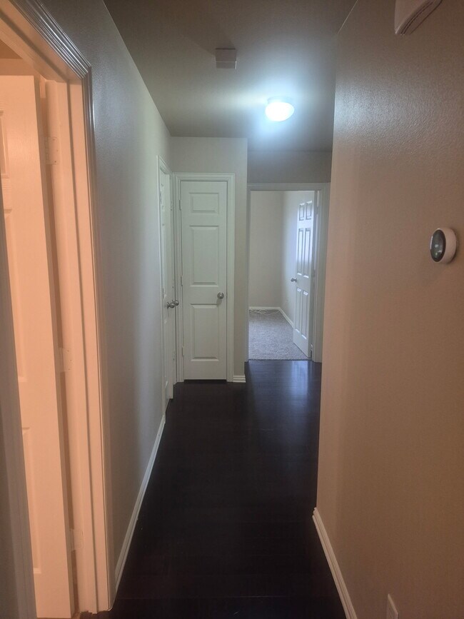 Building Photo - 709 Shady Meadow Ln