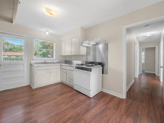 Building Photo - 403 Rolando Dr