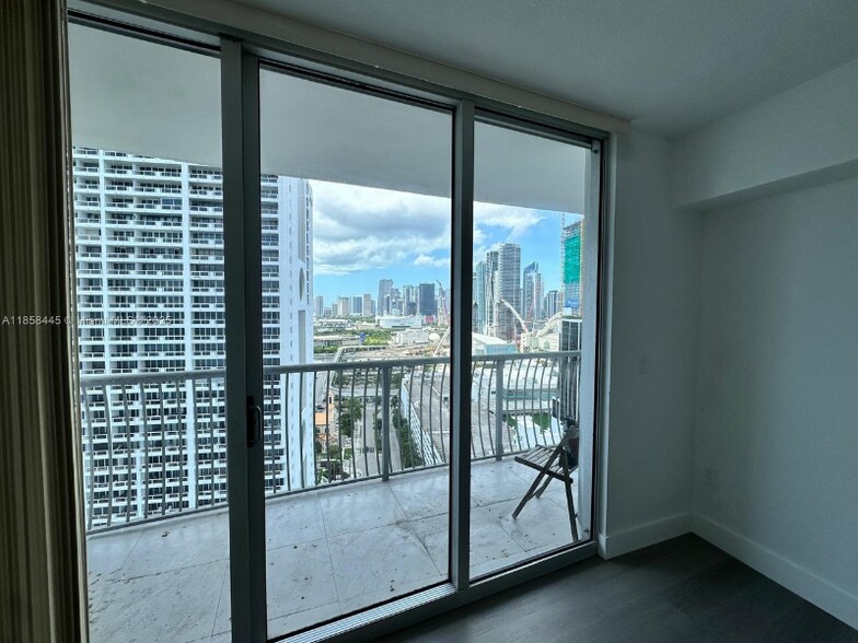 Building Photo - 1750 N Bayshore Dr