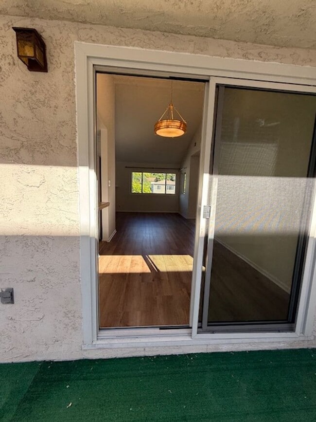 Building Photo - 420-22 Rees Street