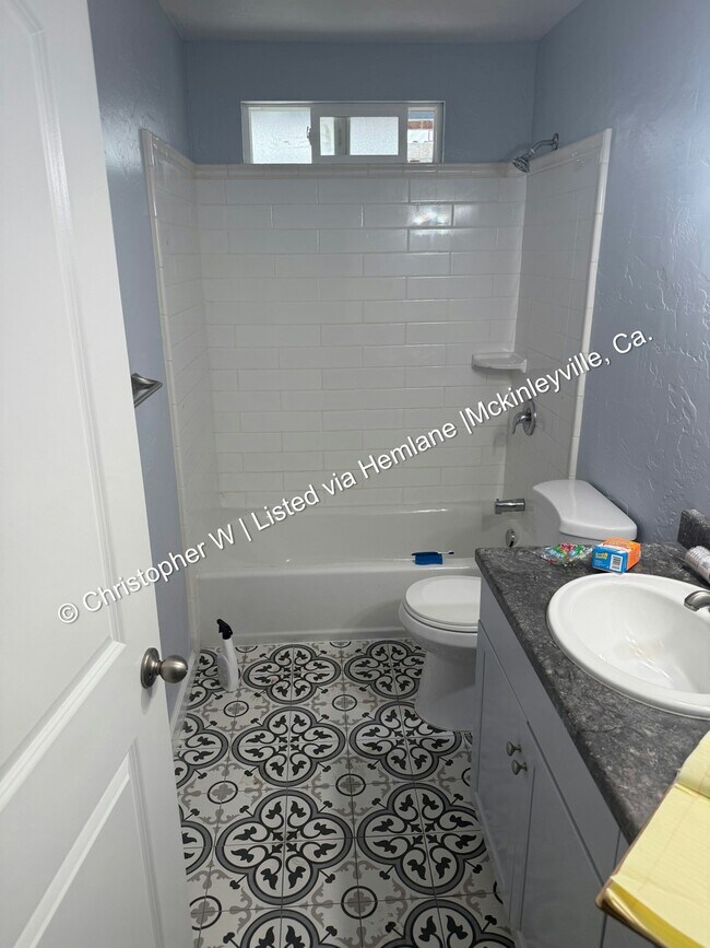 Building Photo - 1229 Fernwood Dr