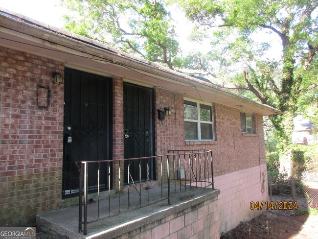 Building Photo - 2907 Palm Dr