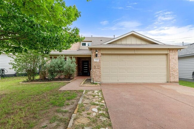 Building Photo - 1121 Sweet Gum Dr