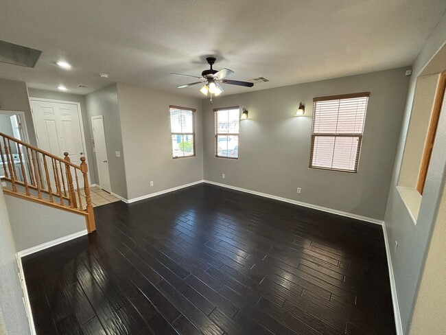 Building Photo - Beautiful 4Bed/3Bath/2Car home located between Summerlin/Providence area