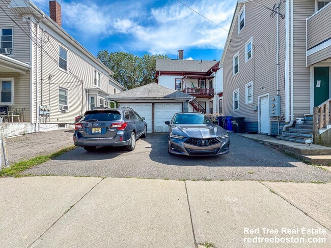 Building Photo - 28 Linden St