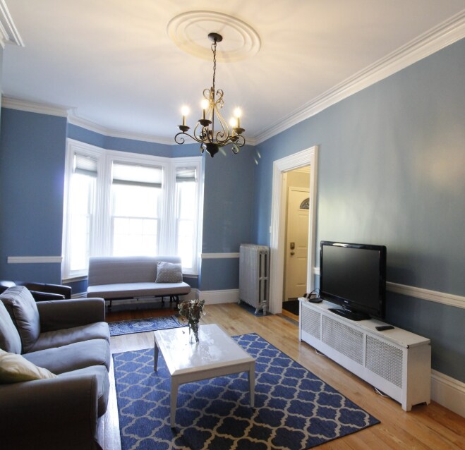 Building Photo - 210 Old Colony Ave